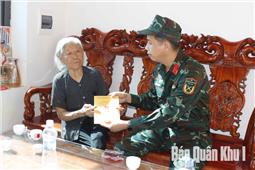 Quân khu thăm hỏi, hỗ trợ gia đình quân nhân có người thân bị tử vong do bão số 11 (Matmo)